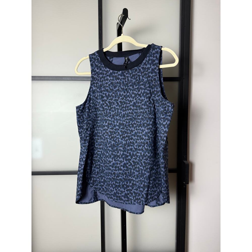 Athleta Zephyr Tank in Blue Cheetah Size Medium